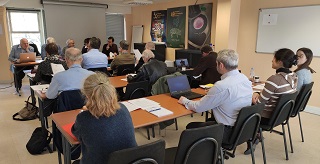 Boîtes de petri de différentes couleurs